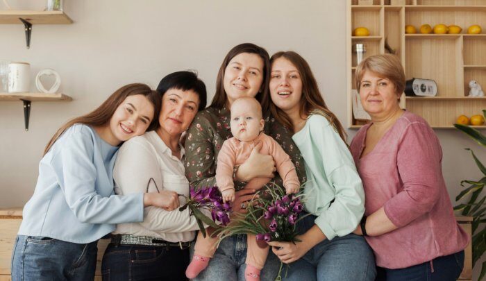 Historia i znaczenie imienia Ewelina – pochodzenie, terminy imienin oraz znane osoby