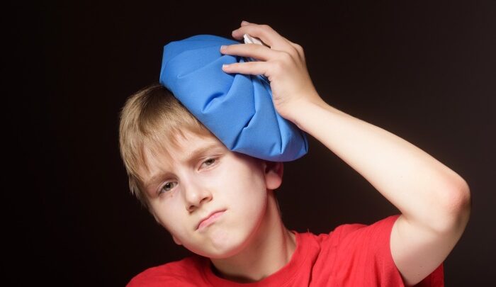 Jak radzić sobie z bólem głowy u dzieci – porady dla rodziców
