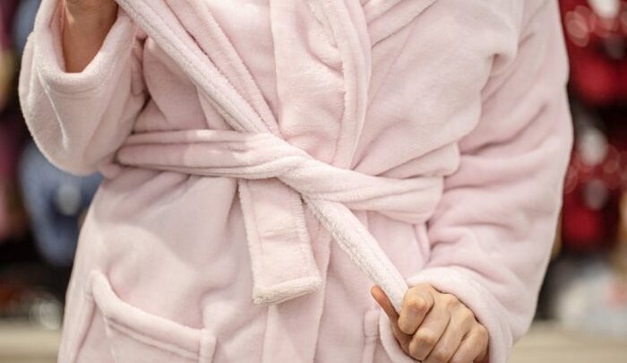 Szlafrok bawełniany – dlaczego warto mieć go w domowej łazience